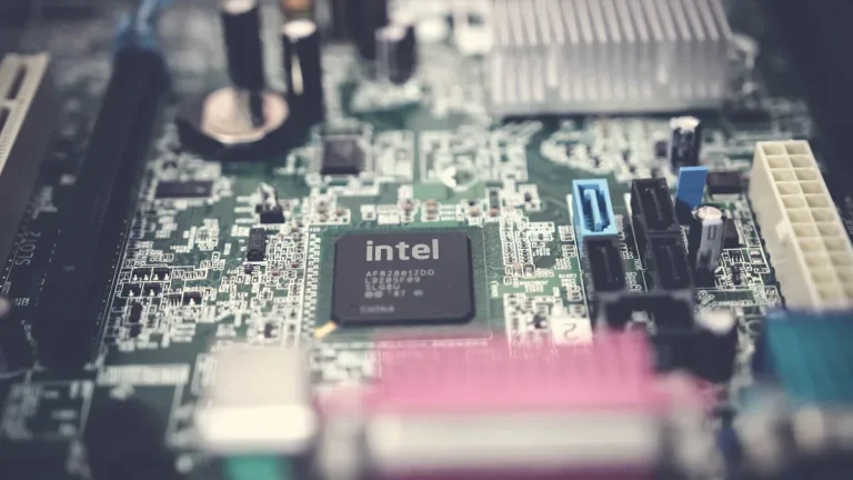 Intel Celeron vs Core i3: Performance, Efficiency, and Application Compared